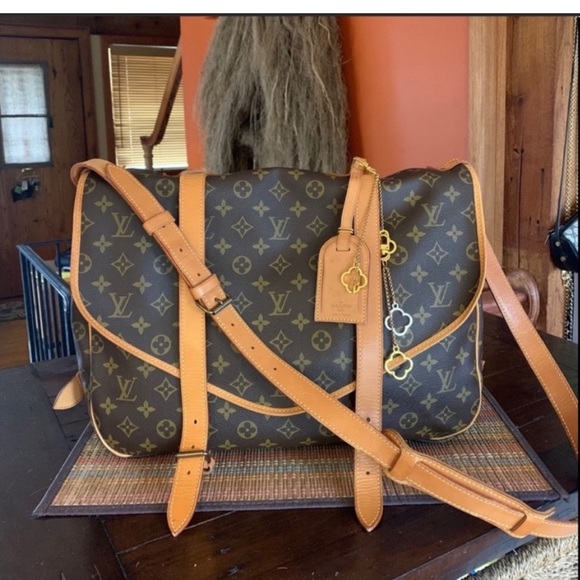 Louis Vuitton Handbags - ❗️SOLD❗️LV SAUMUR 43😍ZERO OLD ODOR  ❗️ the only bag u need 2 Travel light💼 EUC